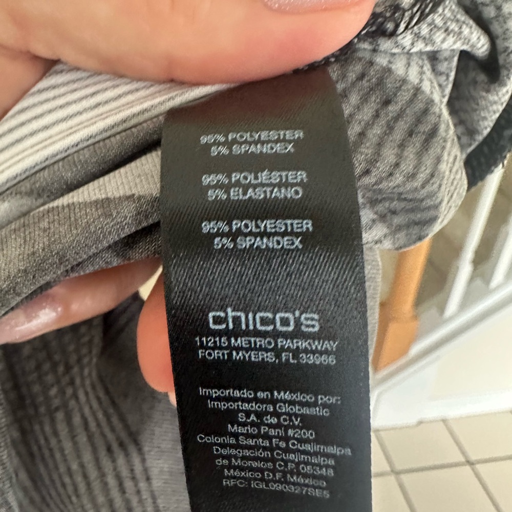 Chico’s Black/White Short-Sleeve Dress- Size 1 - Picture 8 of 9